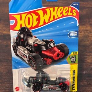 Hot Wheels 2025 Experimotors 8/10 Speed Driver 206/250 - Black/Grey/Red